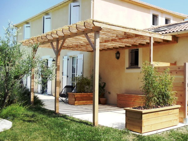 Pergola avec jardinière bois sur roulettes